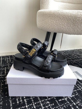 ua D*oract platform sandal