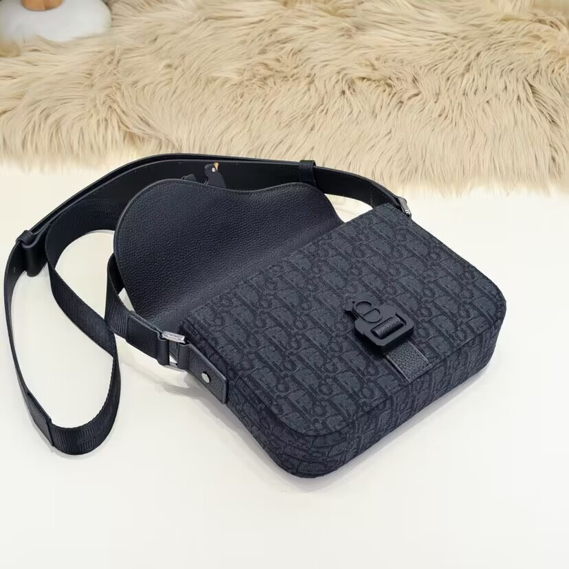 D*or saddle messenger bag with flap 23 x18 x6cm