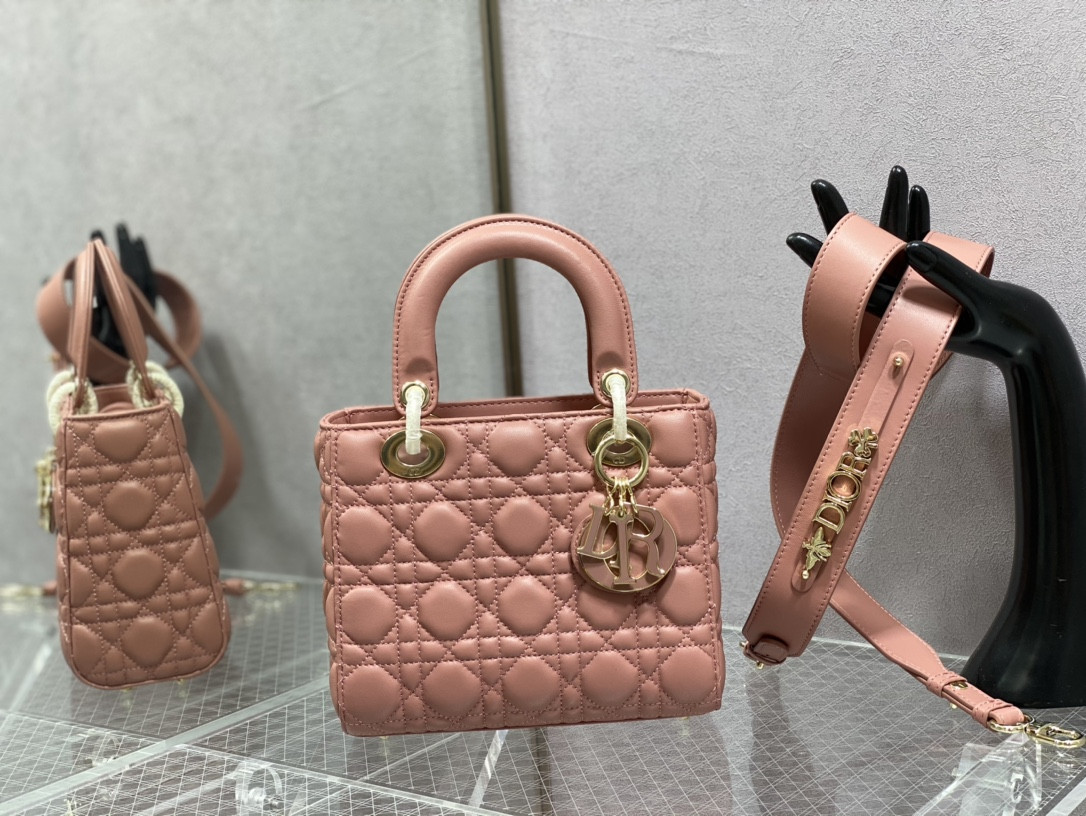 small lady D*oramour my abcD*or bag 8 x 6.5 x 3 inches