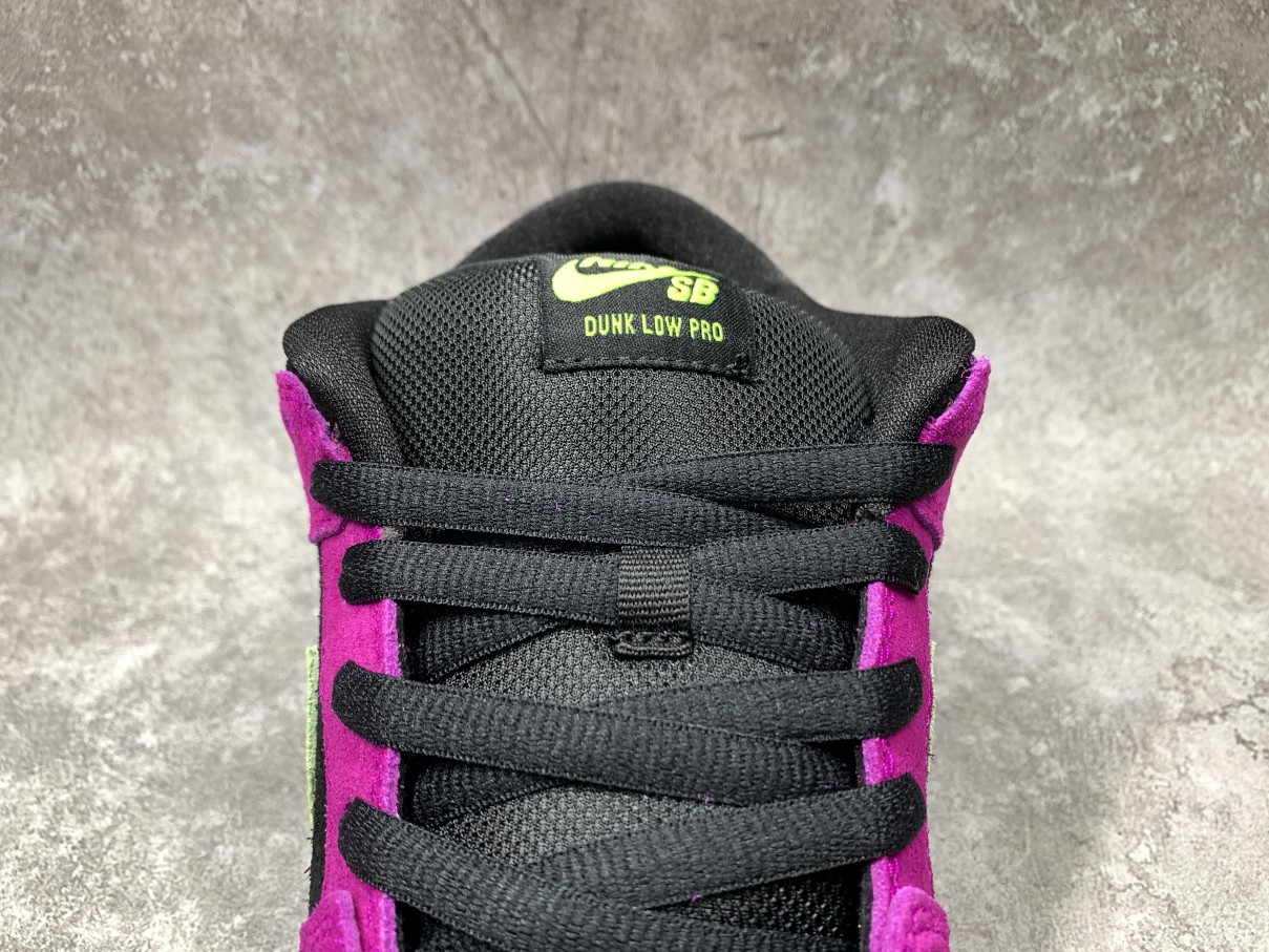 Nike SB Dunk Low Red Plum