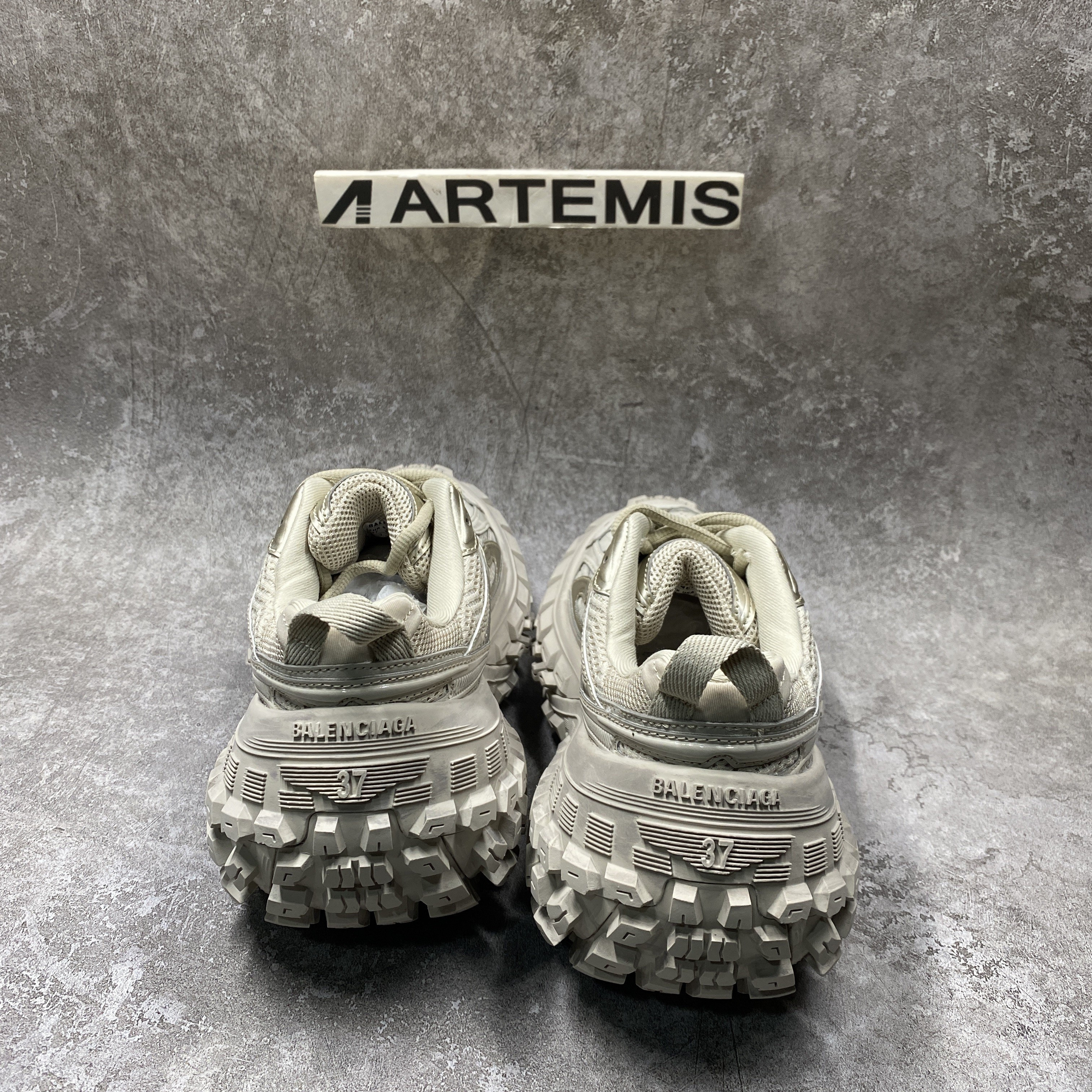 Balenciga Defender Beige