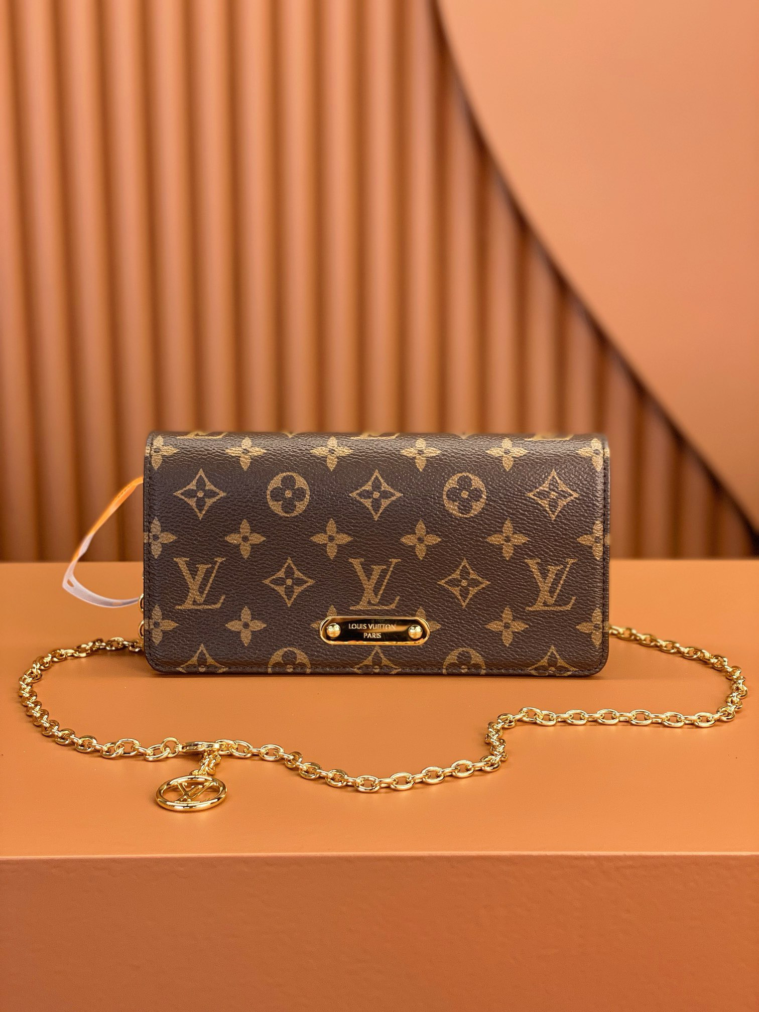 LV Wallet On Chain Lily M82509