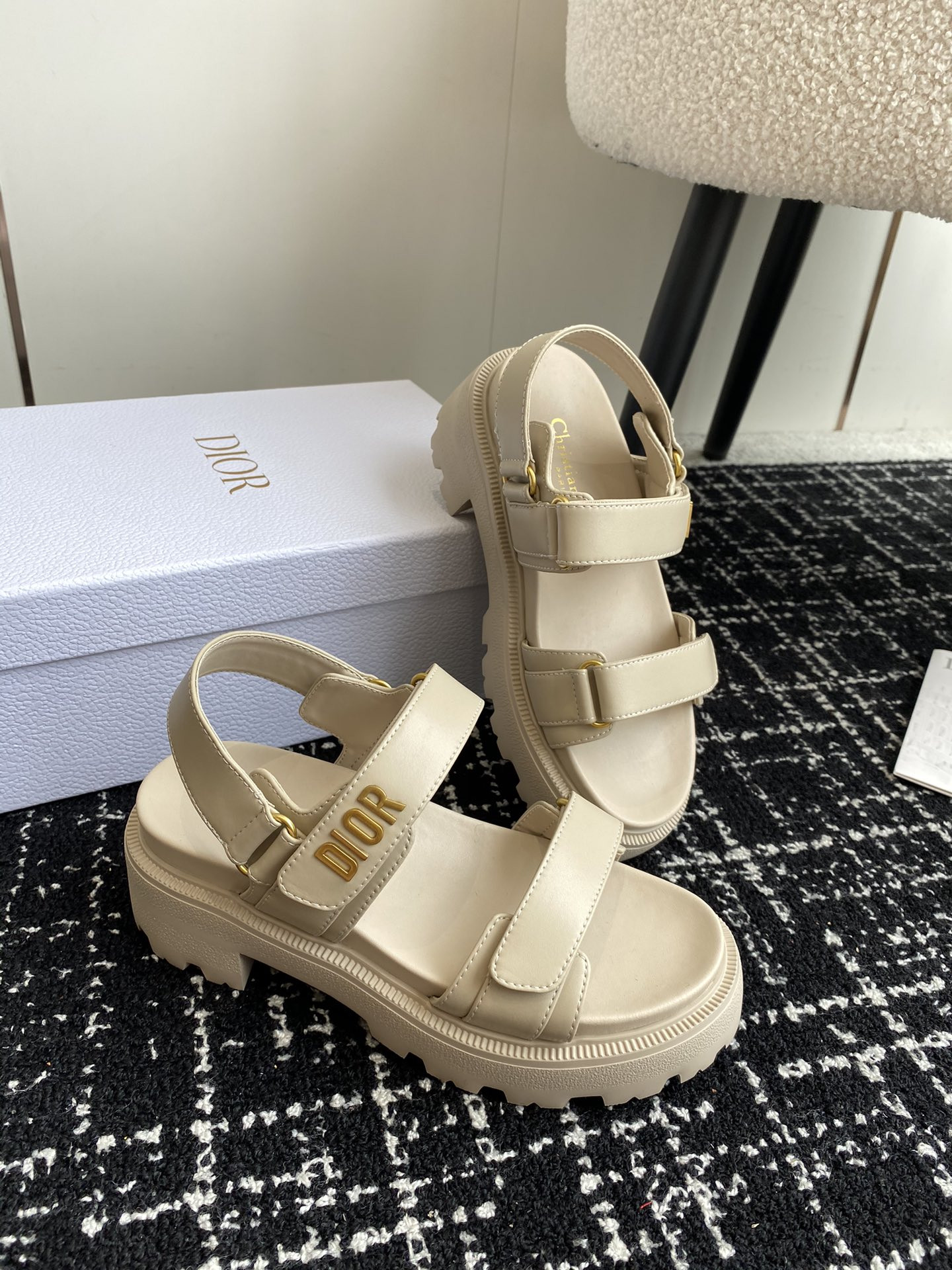 ua D*oract platform sandal