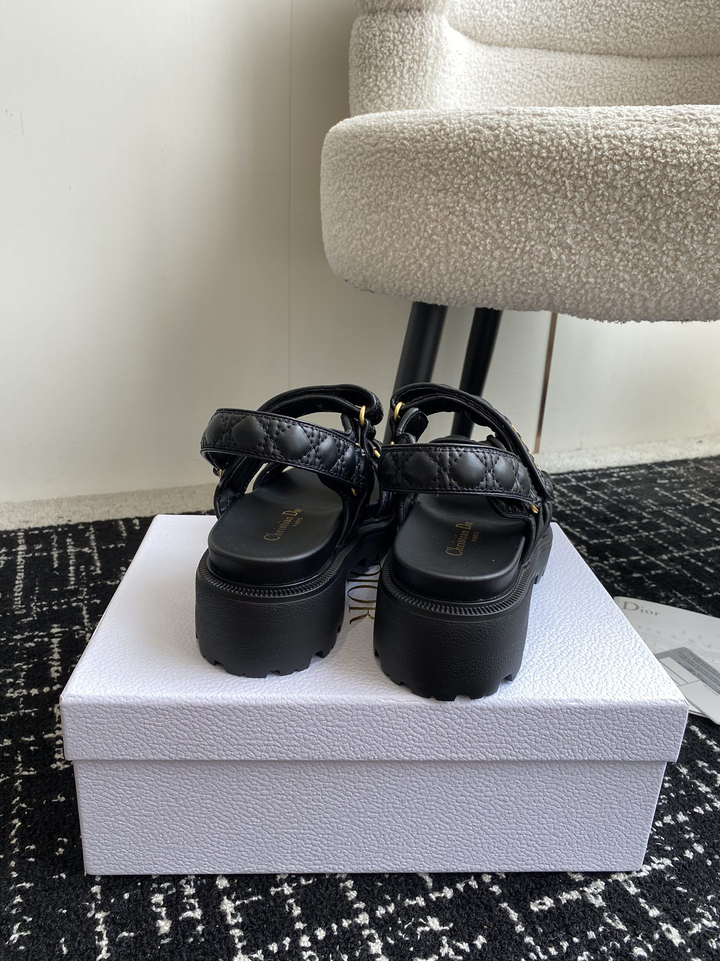 ua D*oract platform sandal