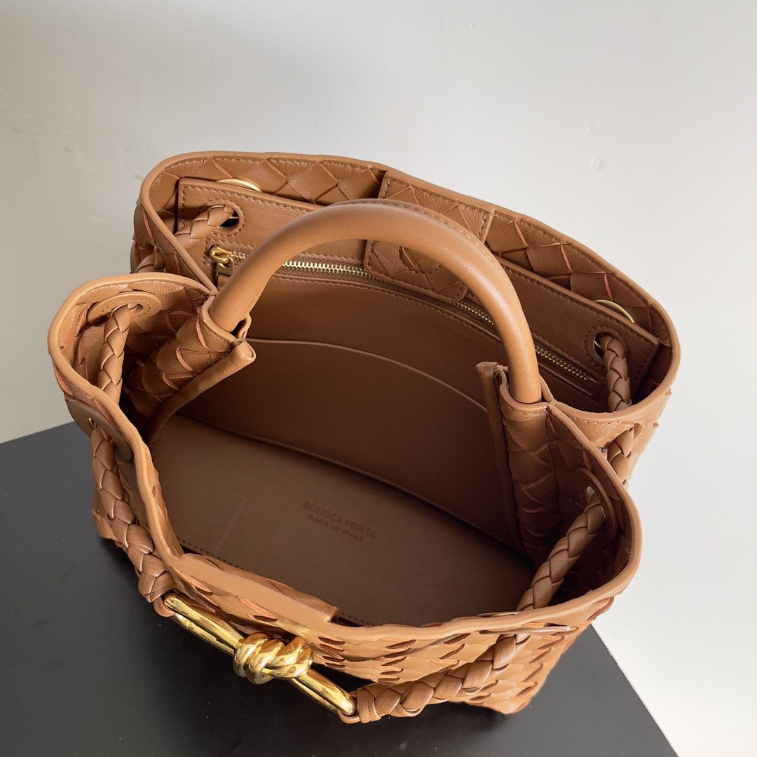 bo*te*ga Ve*ne*ta small andiamo 25x22x10.5cm