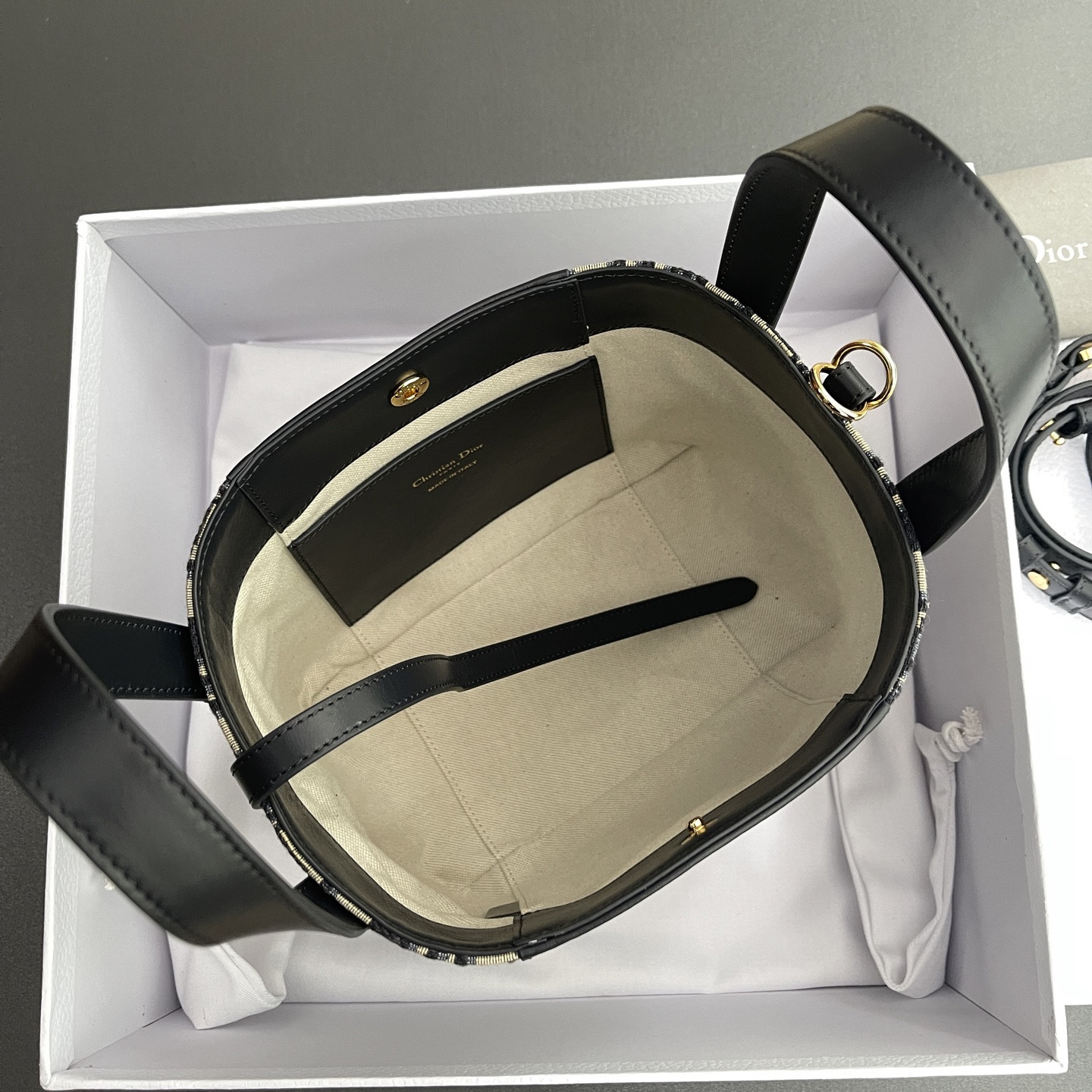 D*or small signature bucket bag 21x19x11cm