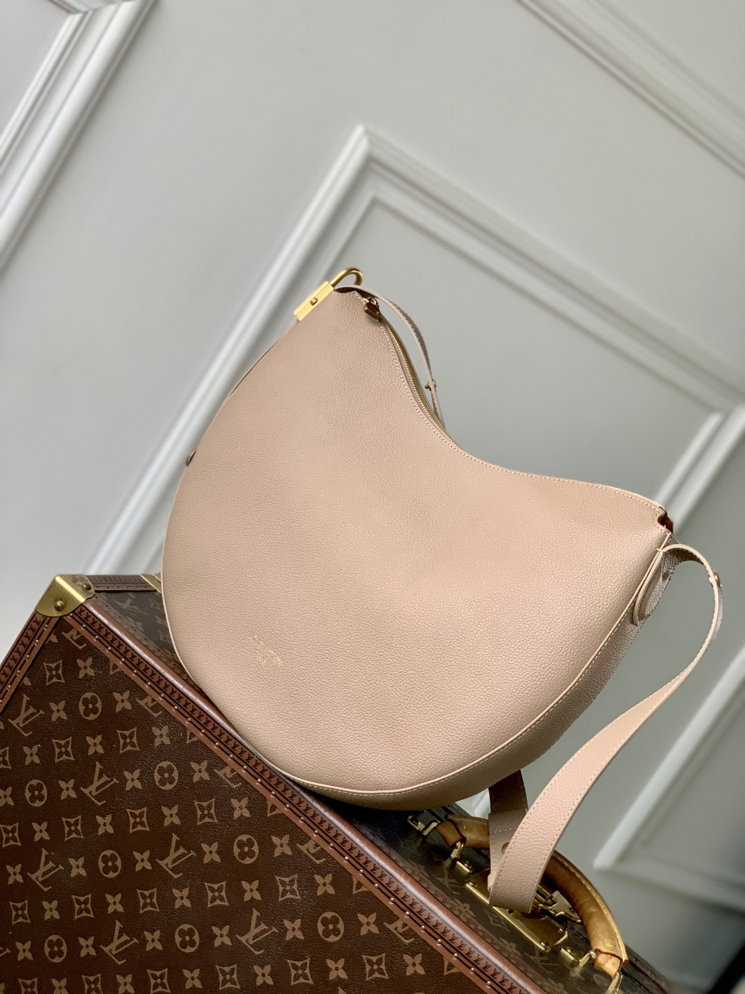 LV Low Key Cookie MM M14635 32x26x5cm
